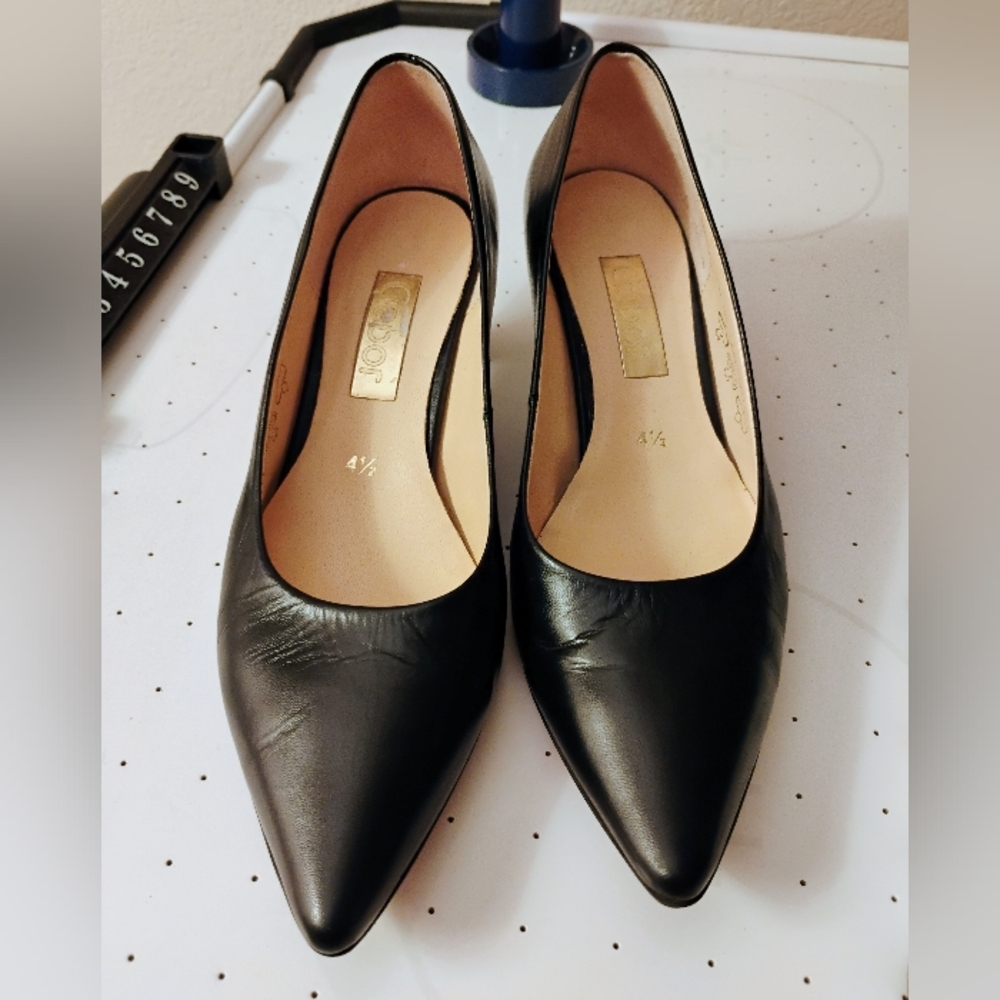 Gabor Women's Pointed Toe Leather Size 4.5